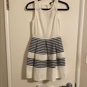 Chic White Sleeveless Dress